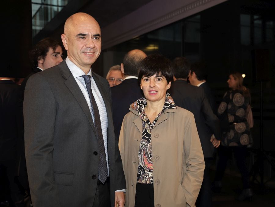 La ministra de Economía y Empresa, Nadia Calviño, interviene en el VII Foro Empresarial de la Cámara de Comercio de Gipuzkoa, acompañada por el presidente de Laboral Kutxa, Txomin García, el de El Diario Vasco, José María Bergareche, y el de EY España, José Luis Perelli 