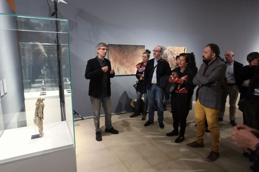 Además del espectacular esqueleto del león de Arrikutz, la exposición, cuenta con otras 16 piezas entre fósiles originales, réplicas y piezas de arte rupestre, así como con un audiovisual.