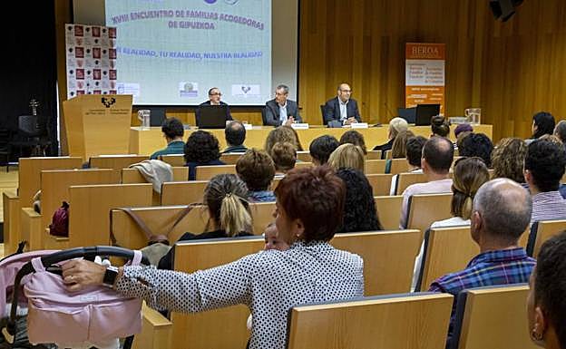 Las intervenciones en el XVIII Encuentro de Familias de Acogida, celebrado en San Sebastián