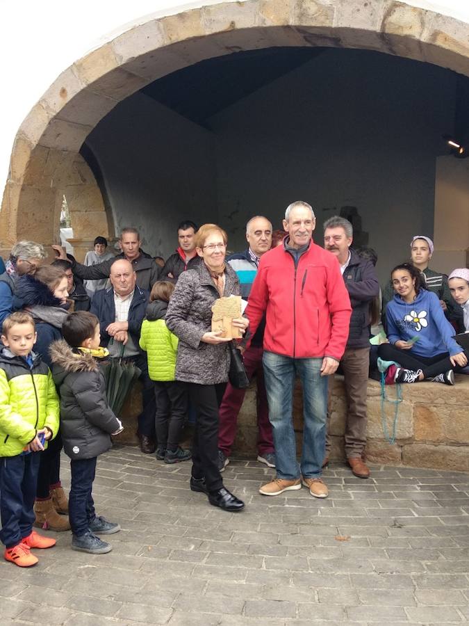 XVIII. Errezil Sagar Lehiaketa eta Baserriko Produktuen Azoka jendetsua izan ziren atzo Gabirian.