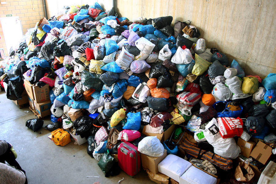 El proyecto solidario Zaporeak ha pedido a la ciudadanía colaboración para clasificar la ropa recogida el pasado sábado en 40 puntos de Euskadi y Navarra y para conseguir fondos económicos para enviarla a las personas refugiadas que pasan el invierno en Grecia.