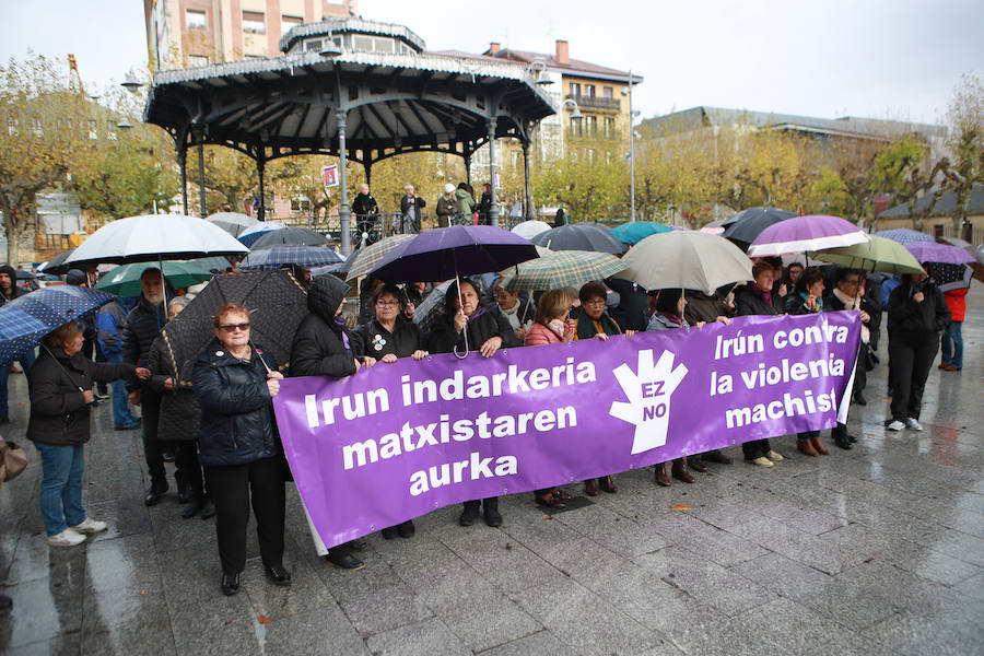 Miles de ciudadanos y ciudadanas han salido este domingo a las calles para denunciar la violencia machista y mostrar su solidaridad con las víctimas de la violencia de género. Fotografías de Donostia, Irun y Urnieta