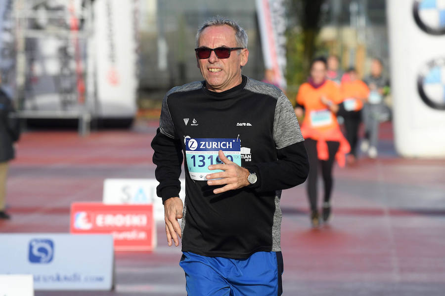 El keniano David Kiprono y la etíope Chaltu Negesse no han tenido oposición. La 'ventana' meteorológica respetando lluvia y viento ha propiciado que los atletas corrieran secos hasta pasado el medio maratón. Con diez grados, apenas viento y eso sí asfalto mojado, los atletas han realizado una carrera estupenda. 