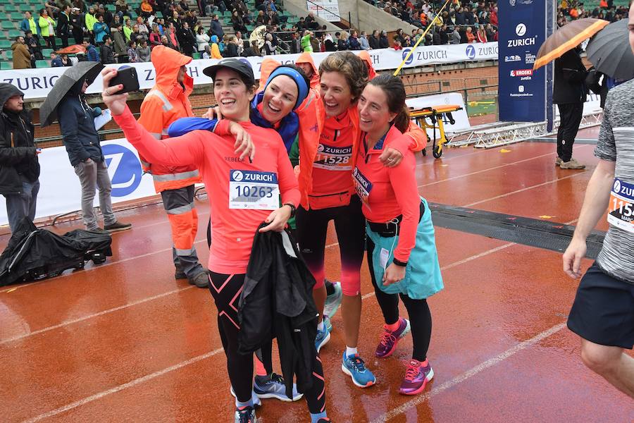 El keniano David Kiprono y la etíope Chaltu Negesse no han tenido oposición. La 'ventana' meteorológica respetando lluvia y viento ha propiciado que los atletas corrieran secos hasta pasado el medio maratón. Con diez grados, apenas viento y eso sí asfalto mojado, los atletas han realizado una carrera estupenda. 