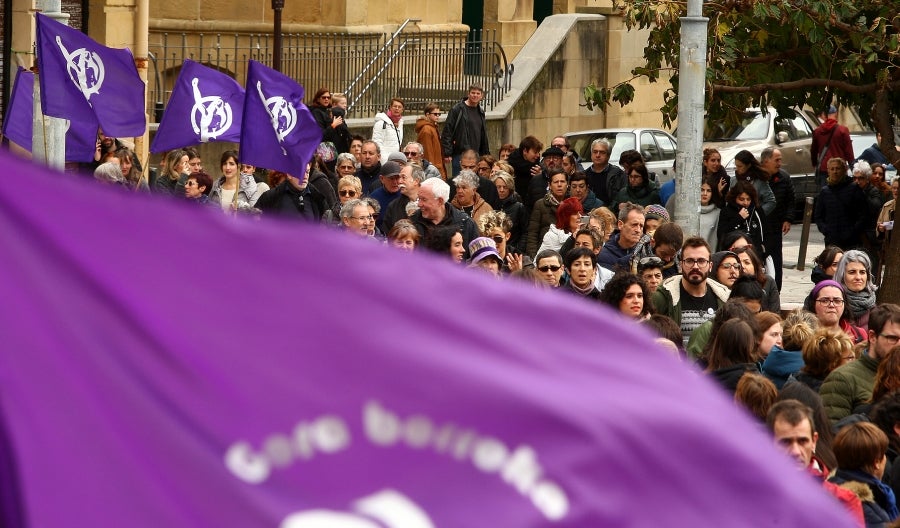 Miles de ciudadanos y ciudadanas han salido este domingo a las calles para denunciar la violencia machista y mostrar su solidaridad con las víctimas de la violencia de género. 