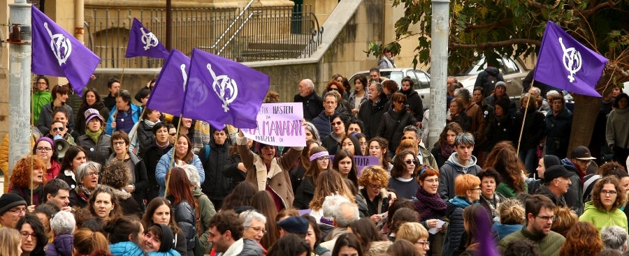 Miles de ciudadanos y ciudadanas han salido este domingo a las calles para denunciar la violencia machista y mostrar su solidaridad con las víctimas de la violencia de género. 