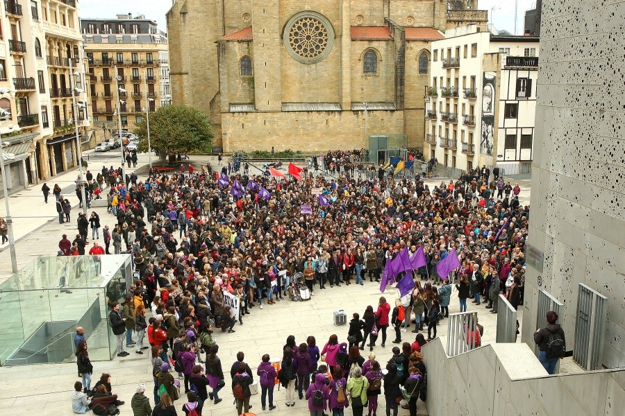 Miles de ciudadanos y ciudadanas han salido este domingo a las calles para denunciar la violencia machista y mostrar su solidaridad con las víctimas de la violencia de género. 