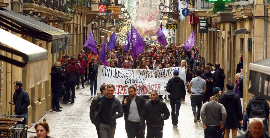 Miles de ciudadanos y ciudadanas han salido este domingo a las calles para denunciar la violencia machista y mostrar su solidaridad con las víctimas de la violencia de género. 