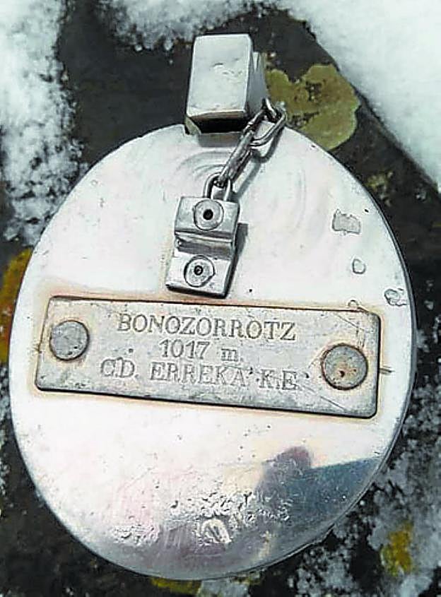 Buzón del Erreka en la cima del monte Bonozorrot. 