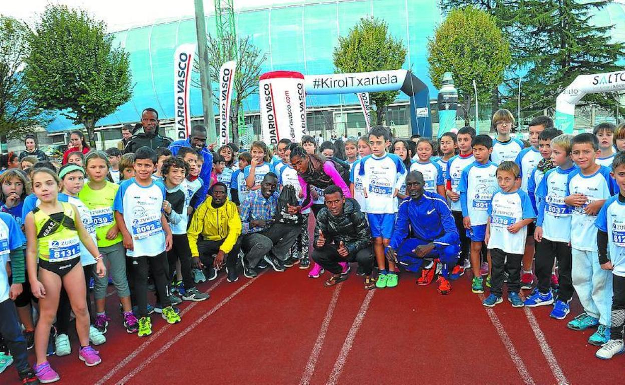 Más de 1.200 niños y niñas participan, ayer, en la III edición de la Maratoi Txiki Festa