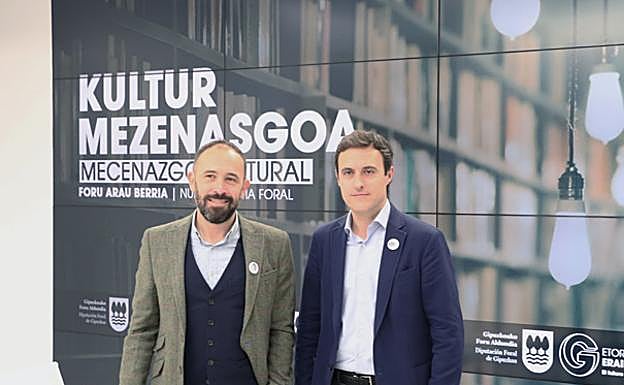 Los diputados de Cultura, Denis Itxaso, y de Hacienda y Finanazas, Jabier Larrañaga.