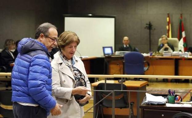 s padres de Cabacas, tras una sesión del juicio