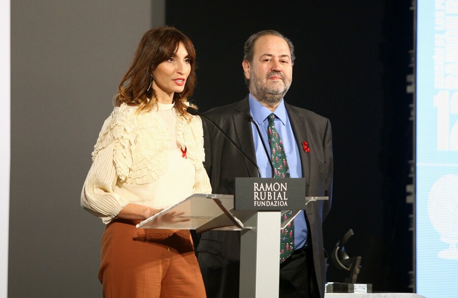 «La defensa de la democracia y de la libertad no ha sido nunca una opción sino un deber». Así lo ha asegurado el director de El Diario Vasco, José Gabriel Mujika, al recibir, en el centro Tabakalera de San Sebastián, el premio Ramón Rubial a la Defensa de la Democracia y la Libertad.