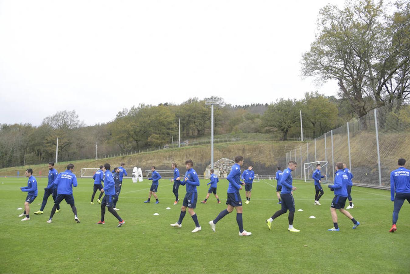 Los de Asier Garitano han efectuado el último entrenamiento de la semana antes de medirse este domingo al Betis en Sevilla
