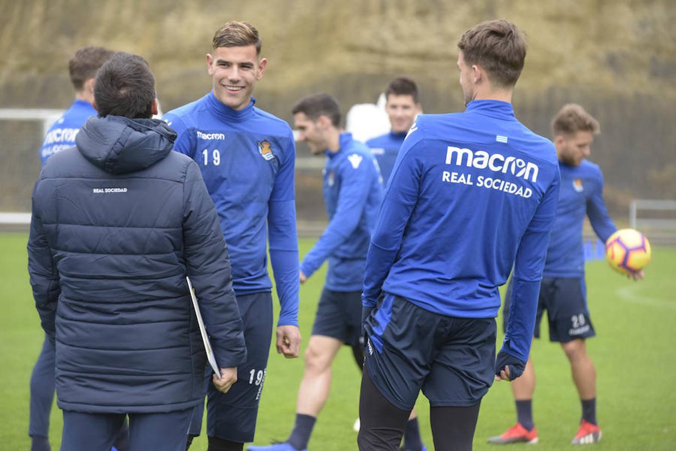 Los de Asier Garitano han efectuado el último entrenamiento de la semana antes de medirse este domingo al Betis en Sevilla