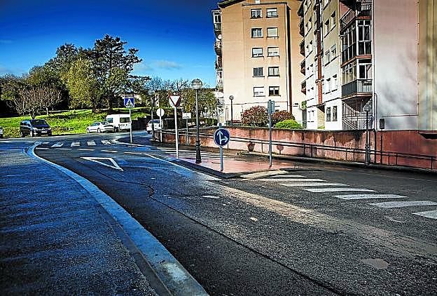 La glorieta prevista se reducirá para evitar afectar 16 metros cuadrados de un particular. 