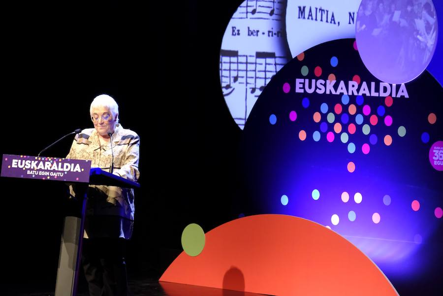 Fotos: El Día Internacional del Euskera, en el Kursaal