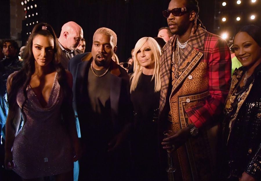 Muchas caras conocidas en el último desfile de Versace para la temporada de otoño de 2019