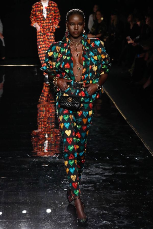 Muchas caras conocidas en el último desfile de Versace para la temporada de otoño de 2019