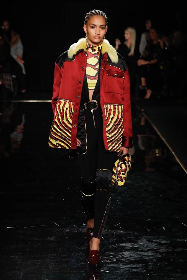Muchas caras conocidas en el último desfile de Versace para la temporada de otoño de 2019