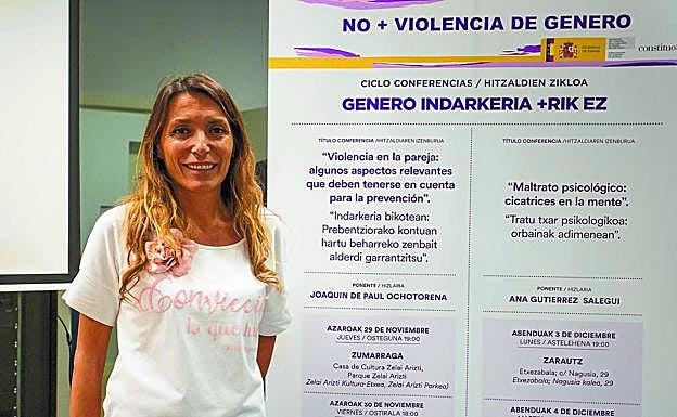 Ana Gutiérrez, poco antes de la charla de ayer en Zarautz sobre la violencia de género.