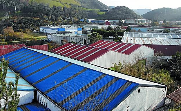Una vista de varias empresas situadas en el parque empresarial de Itziar-Deba.