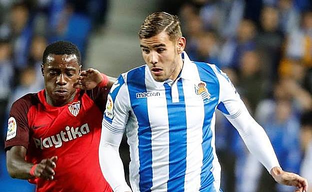 Theo Hernández y Promes en el Real Sociedad Sevilla