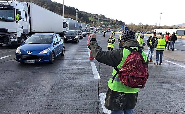 Chalecos amarillos en el peaje de Biriatou este sábado