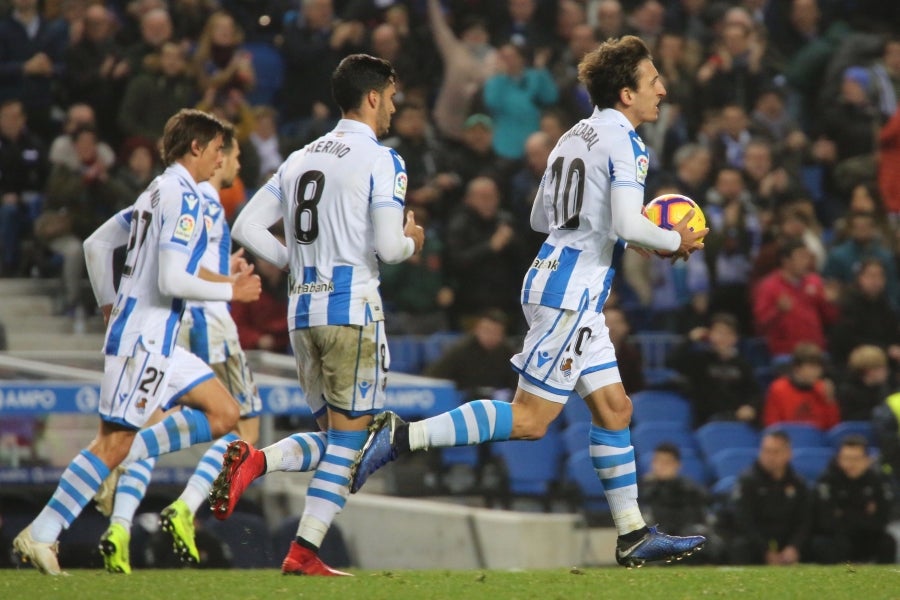 Los txuri-urdin se volcaron contra la portería rival sin ser capaces de materializar las numerosas ocasiones de gol (1-2). 