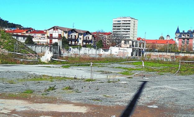 En Salberdin. Se crearán cuatro plazas, una calle peatonal y un parque nuevo, a los que se pretende poner nombre mediante un proceso participativo.
