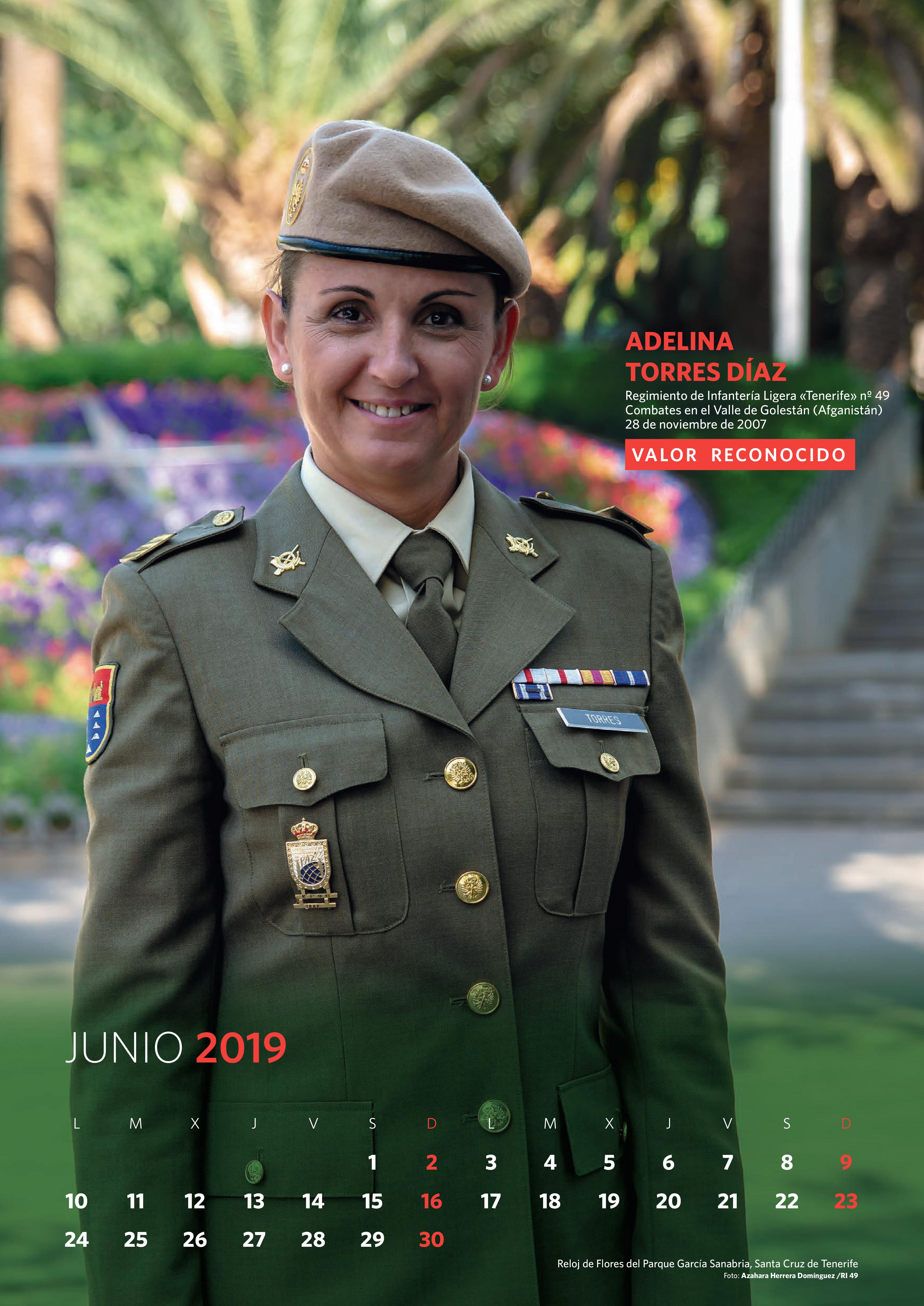 El Ejército de Tierra ha querido homenajear a las uniformadas incluyéndolas en su tradicional calendario