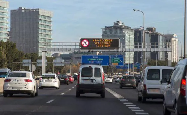 El tráfico en Madrid está limitado por la contaminación. 