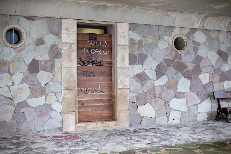 En Zarautz los accesos al paseo marítimo desde el puerto y hasta la zona de La Munoa se han cerrado durante la pleamar de este jueves por la tarde.