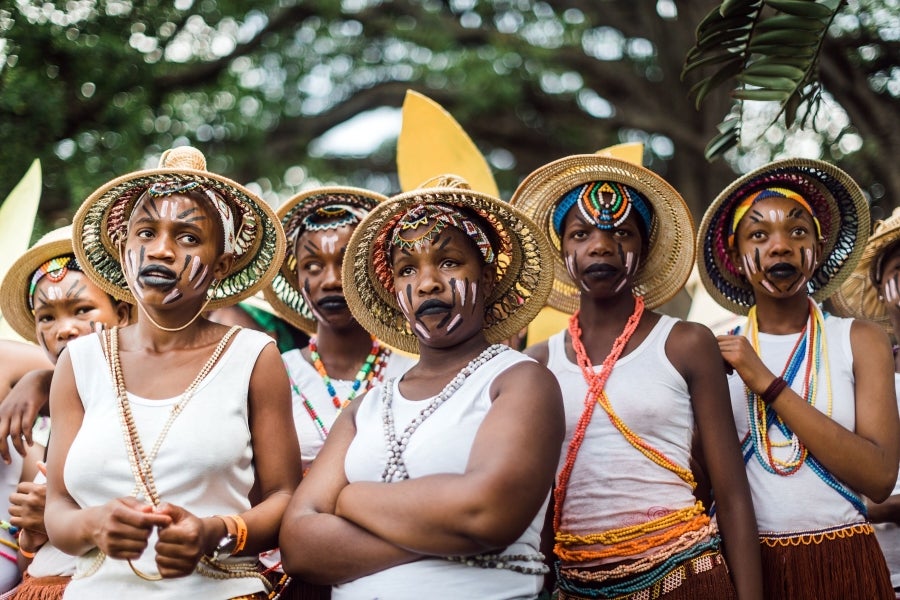 El Festival Cultural de Indoni, en Durban, África, recupera las tradicionales indígenas de las diferentes provincias a fin de reivindicar la unidad y diversidad local del país.