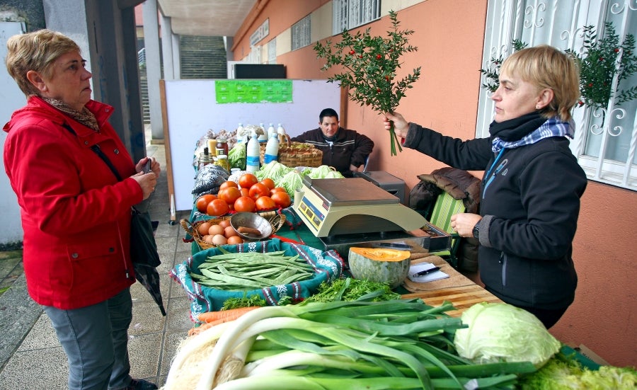 Distintas localidades de Gipuzkoa celebran, antes que Donostia, la festividad de Santo Tomás. Así, los vecinos de Lezo, Errenteria y Legazpi aprovechan el fin de semana para comer los tradicionales pintxos de txistorra. 