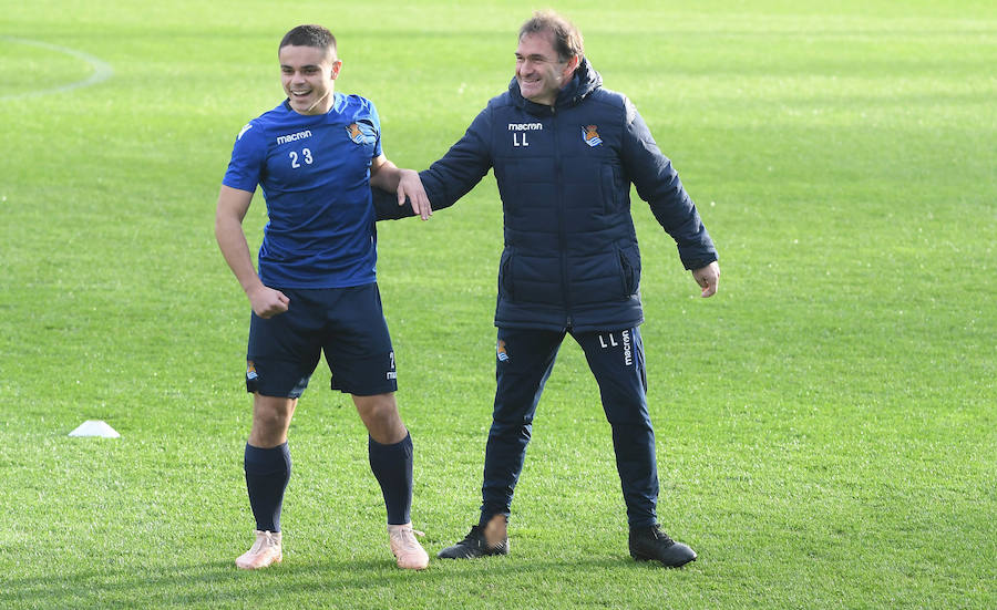 La Rea Sociedad se ha ejercitado en Zubieta con la mejor de las noticias. Luca Sangalli se ejercita con sus compañeros por primera vez desde que el 31 se octubre sufriera un ictus. Además de con la novedad del donostiarra, Garitano cuenta en el entrenamiento con los canteranos Le Normand, Barrenetxea, Lapeña, Muñoz, Pecharroman y Sola.