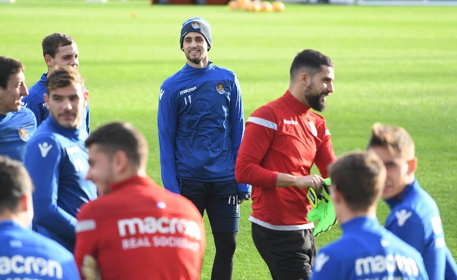 La Rea Sociedad se ha ejercitado en Zubieta con la mejor de las noticias. Luca Sangalli se ejercita con sus compañeros por primera vez desde que el 31 se octubre sufriera un ictus. Además de con la novedad del donostiarra, Garitano cuenta en el entrenamiento con los canteranos Le Normand, Barrenetxea, Lapeña, Muñoz, Pecharroman y Sola.