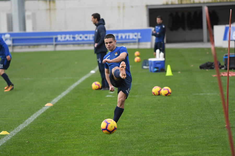 La Rea Sociedad se ha ejercitado en Zubieta con la mejor de las noticias. Luca Sangalli se ejercita con sus compañeros por primera vez desde que el 31 se octubre sufriera un ictus. Además de con la novedad del donostiarra, Garitano cuenta en el entrenamiento con los canteranos Le Normand, Barrenetxea, Lapeña, Muñoz, Pecharroman y Sola.