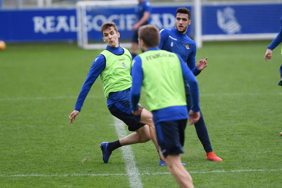 La Rea Sociedad se ha ejercitado en Zubieta con la mejor de las noticias. Luca Sangalli se ejercita con sus compañeros por primera vez desde que el 31 se octubre sufriera un ictus. Además de con la novedad del donostiarra, Garitano cuenta en el entrenamiento con los canteranos Le Normand, Barrenetxea, Lapeña, Muñoz, Pecharroman y Sola.