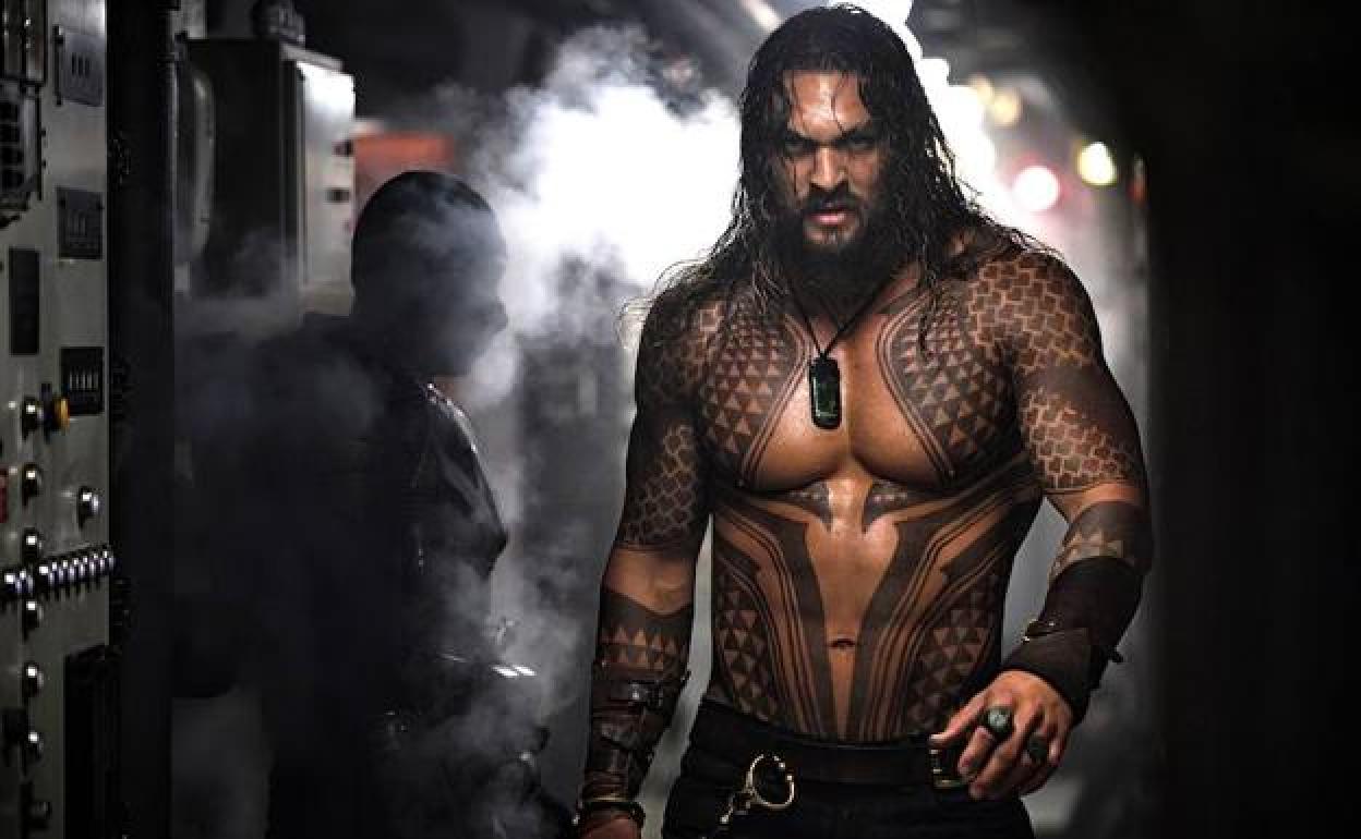 Jason Momoa encarna a Aquaman en la película homónima.