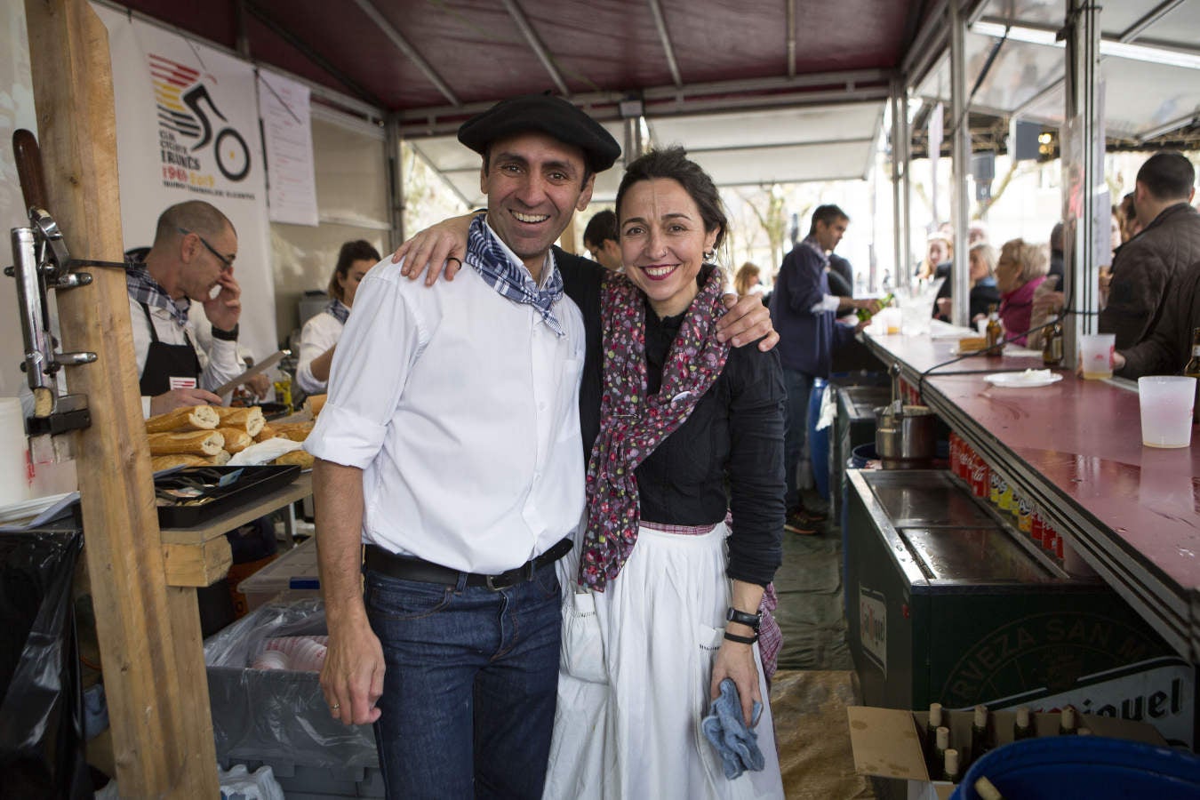 En la Plaza de Urdanibia se ha celebrado la tradicional feria de Santo Tomás con el concurso de Verduras, Animales y Miel y con la actuación de grupos de Dantza y Trikitixas.