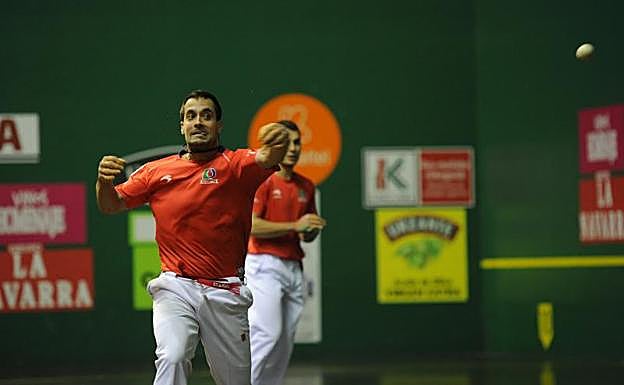 Bengoetxea VI con Ander Imaz durante el partido. 
