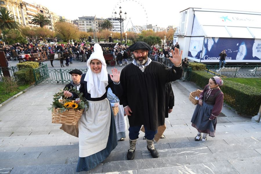 Mari Domingi y Olentzero han recibido las cartas de los más pequeños