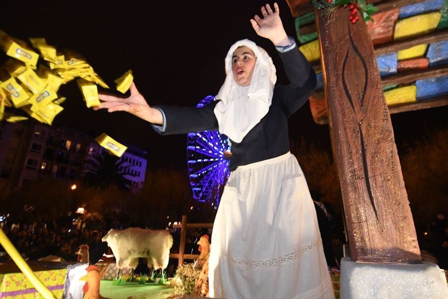 Mari Domingi y Olentzero han recibido las cartas de los más pequeños