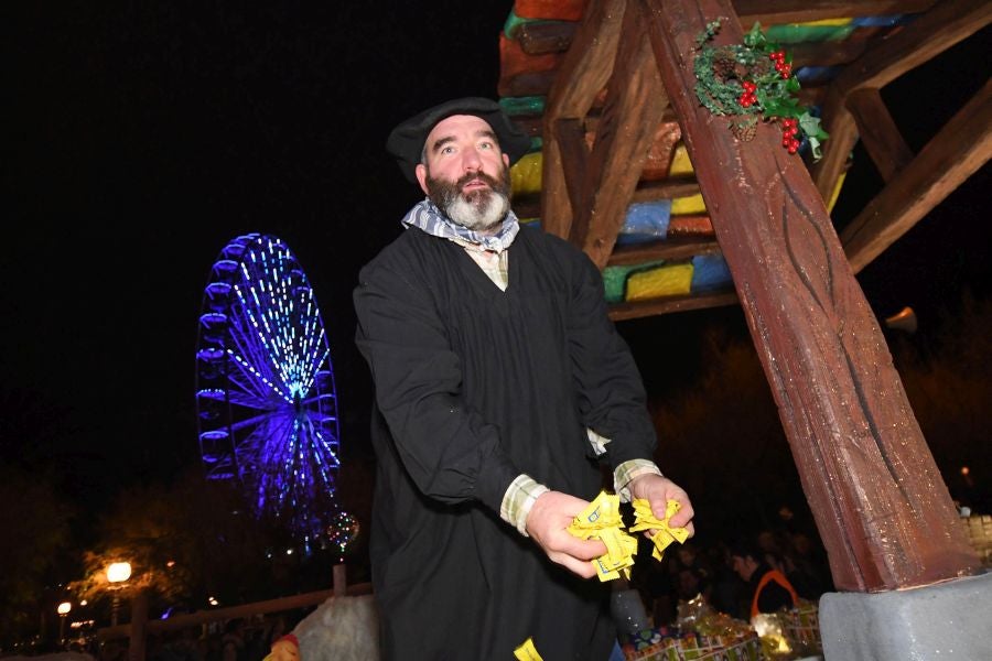 Mari Domingi y Olentzero han recibido las cartas de los más pequeños