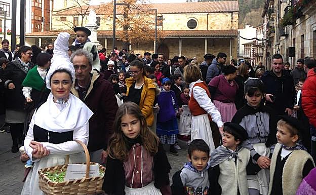 Urretxu y Zumarraga reciben la visita de Mari Domingi y Olentzero