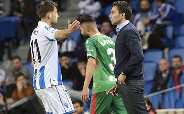 Januzaj con Garitano durante el partido ante el Alavés.