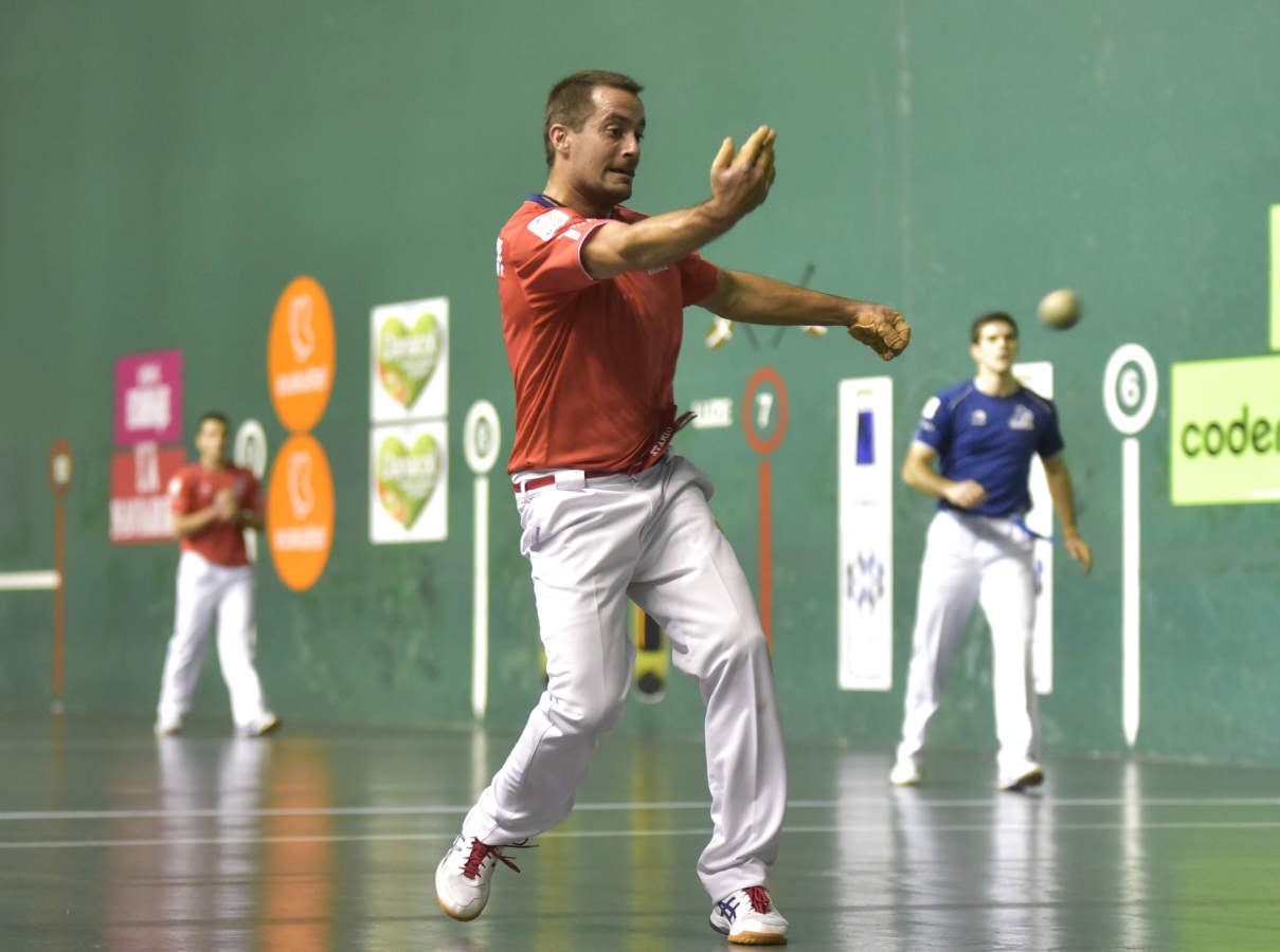Irribarria y Zabaleta son líderes provisionales del Campeonato de Parejas gracias a su cómoda victoria por 11-22 sumada ante Bengoetxea VI y Ander Imaz este viernes en un Beotibar de Tolosa lleno.