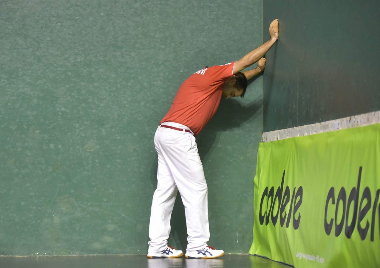 Irribarria y Zabaleta son líderes provisionales del Campeonato de Parejas gracias a su cómoda victoria por 11-22 sumada ante Bengoetxea VI y Ander Imaz este viernes en un Beotibar de Tolosa lleno.