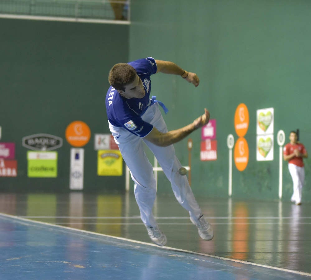 Irribarria y Zabaleta son líderes provisionales del Campeonato de Parejas gracias a su cómoda victoria por 11-22 sumada ante Bengoetxea VI y Ander Imaz este viernes en un Beotibar de Tolosa lleno.